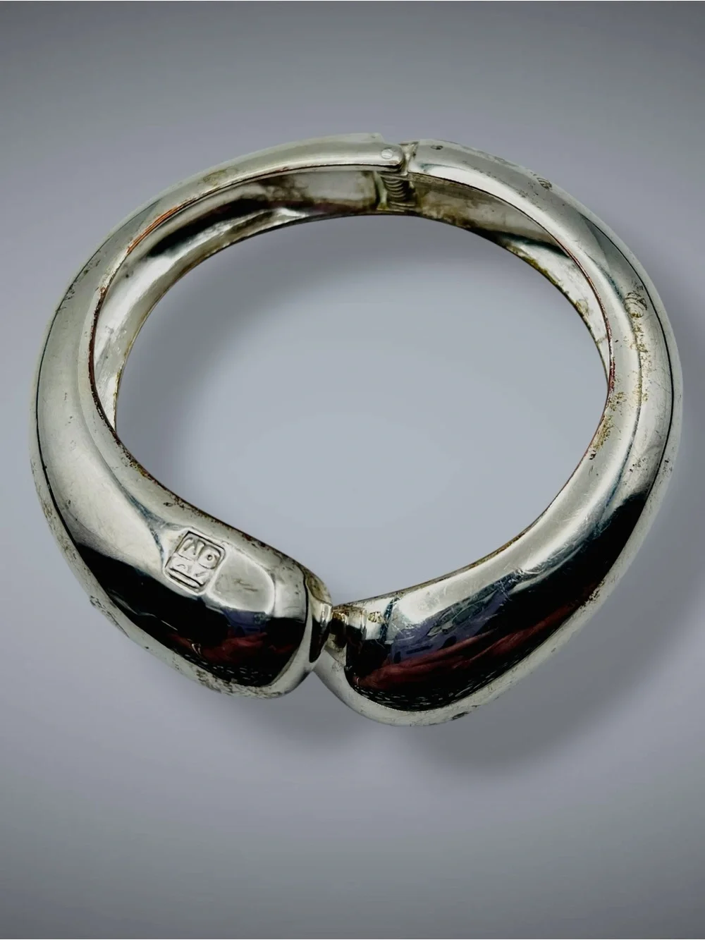 Vintage REO Chrome Glow Silver Modernist Hinged Clamper Bangle Bracelet
